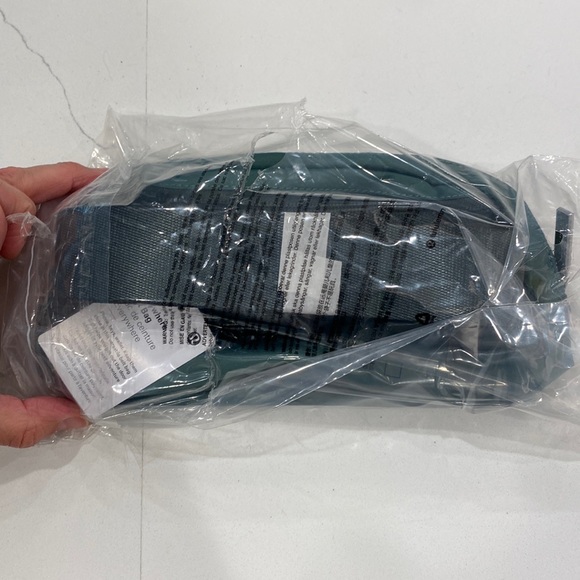 LULULEMON 1LBELT BAG IN MEDIUM FOREST/DARK FOREST - Picture 6 of 9